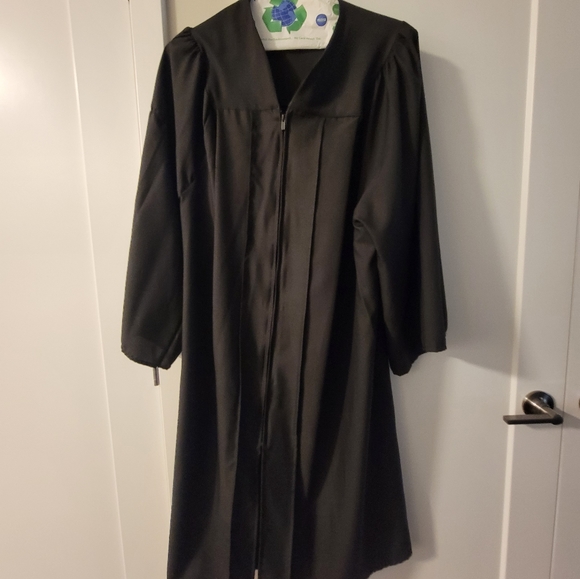 Graduation gown - Picture 1 of 1